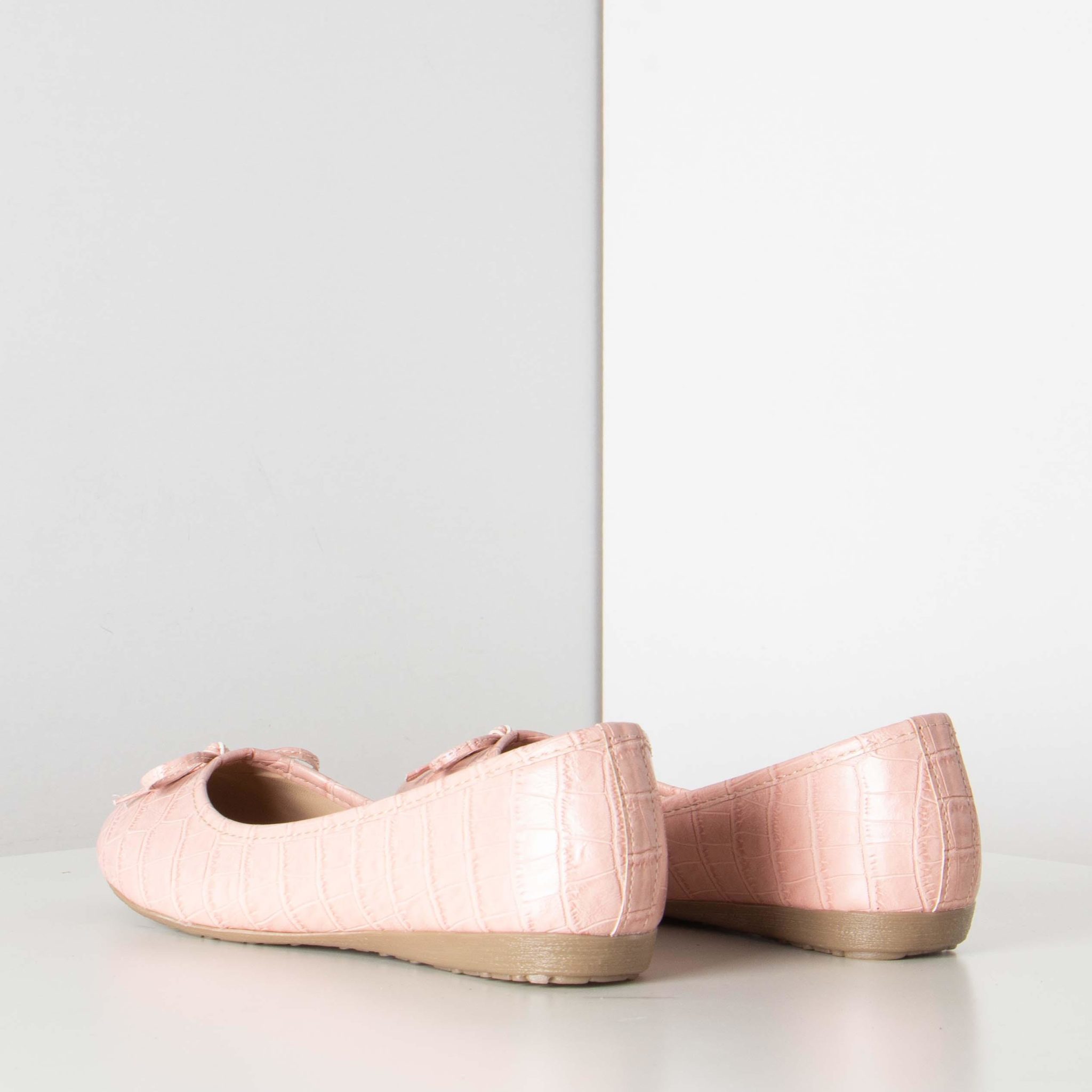 Chaussures Ballerines Ballerines à lacets Bershka Ballerines \u00e0 lacets rose chair-rose style d\u00e9contract\u00e9 