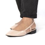 LOLA – Escarpins à bride plat en Beige – Image 5