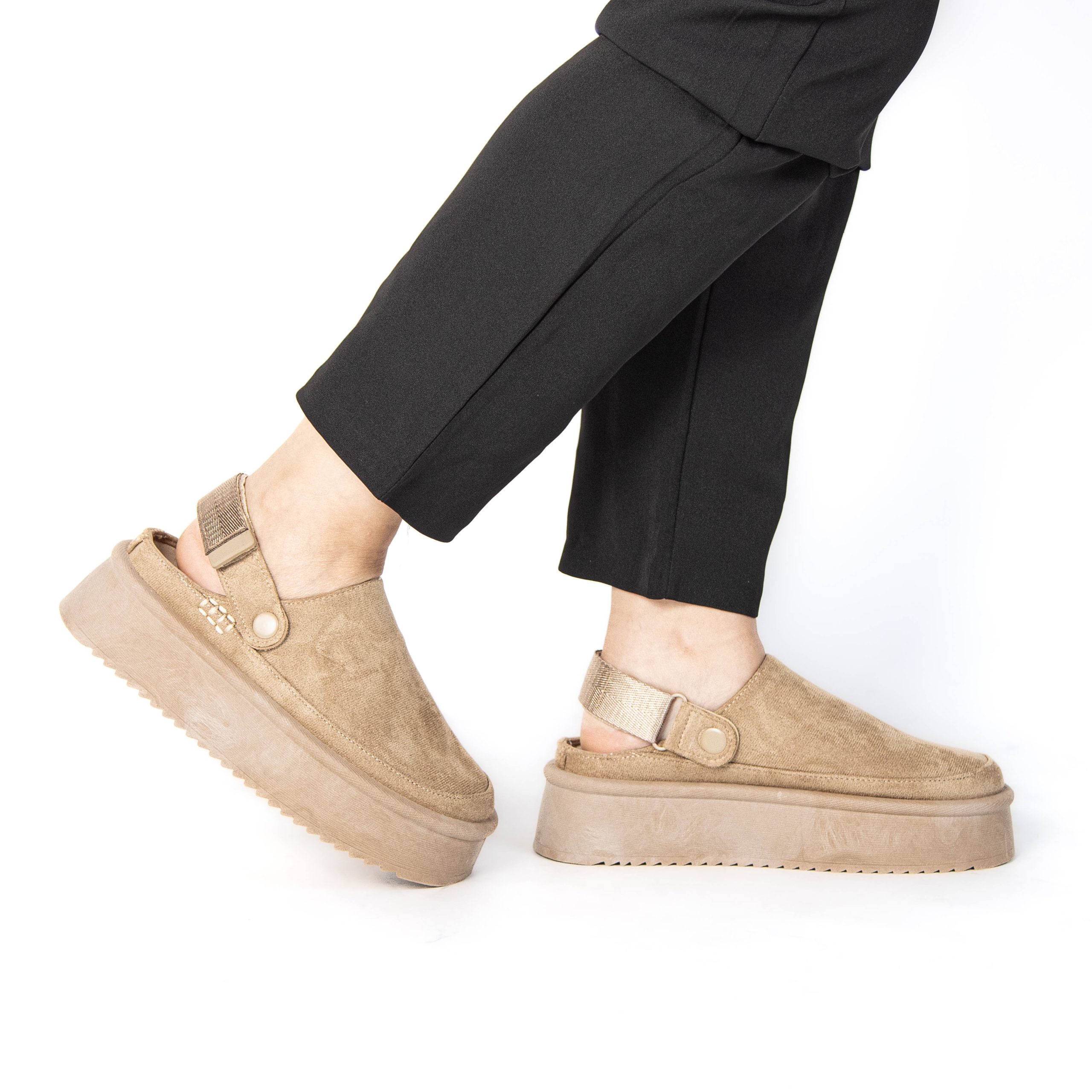 TE-17-FDKaki-38_2 Fleecy – Chaussons à plateforme en Kaki – Image 2