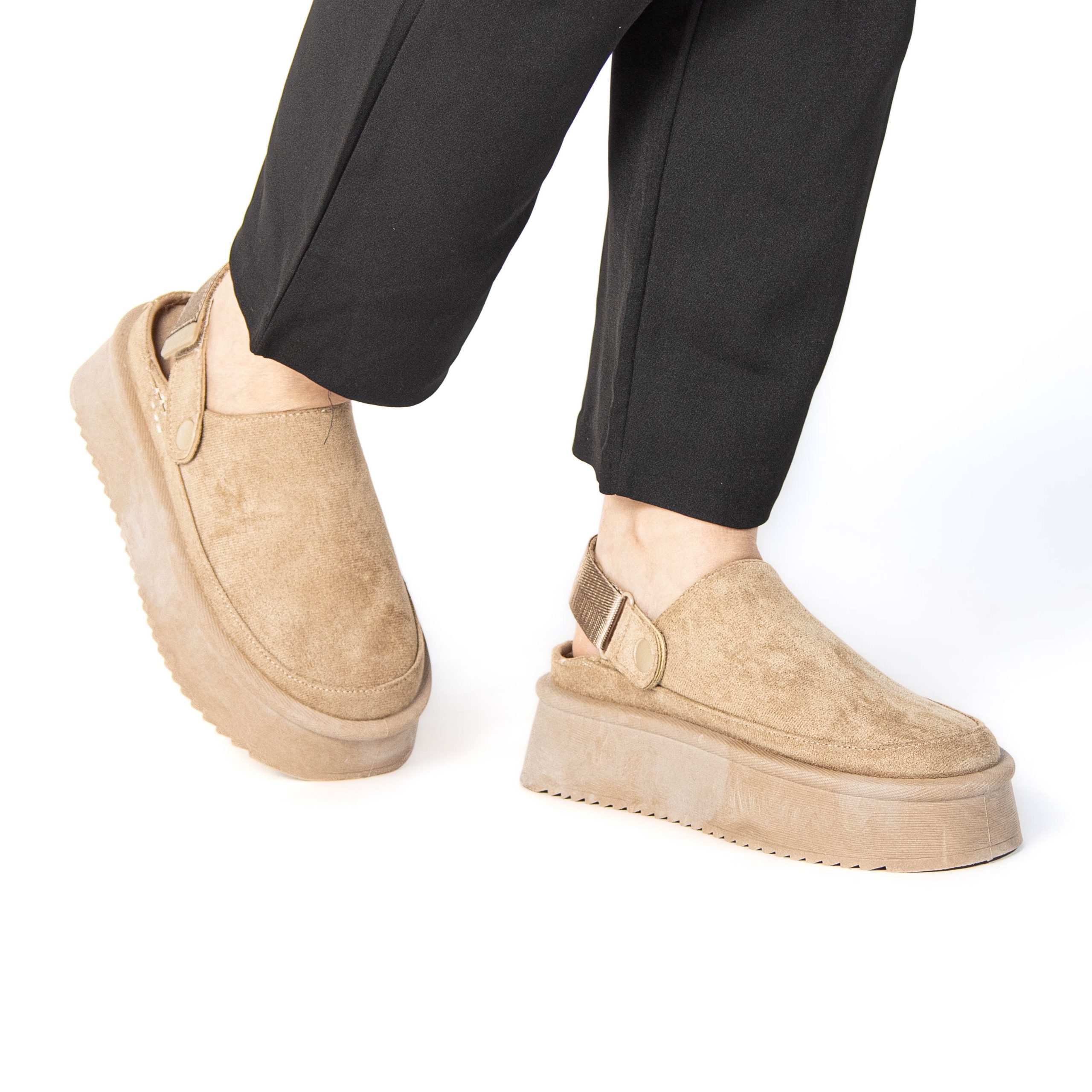 TE-17-FDKaki-38_3 Fleecy – Chaussons à plateforme en Kaki – Image 3