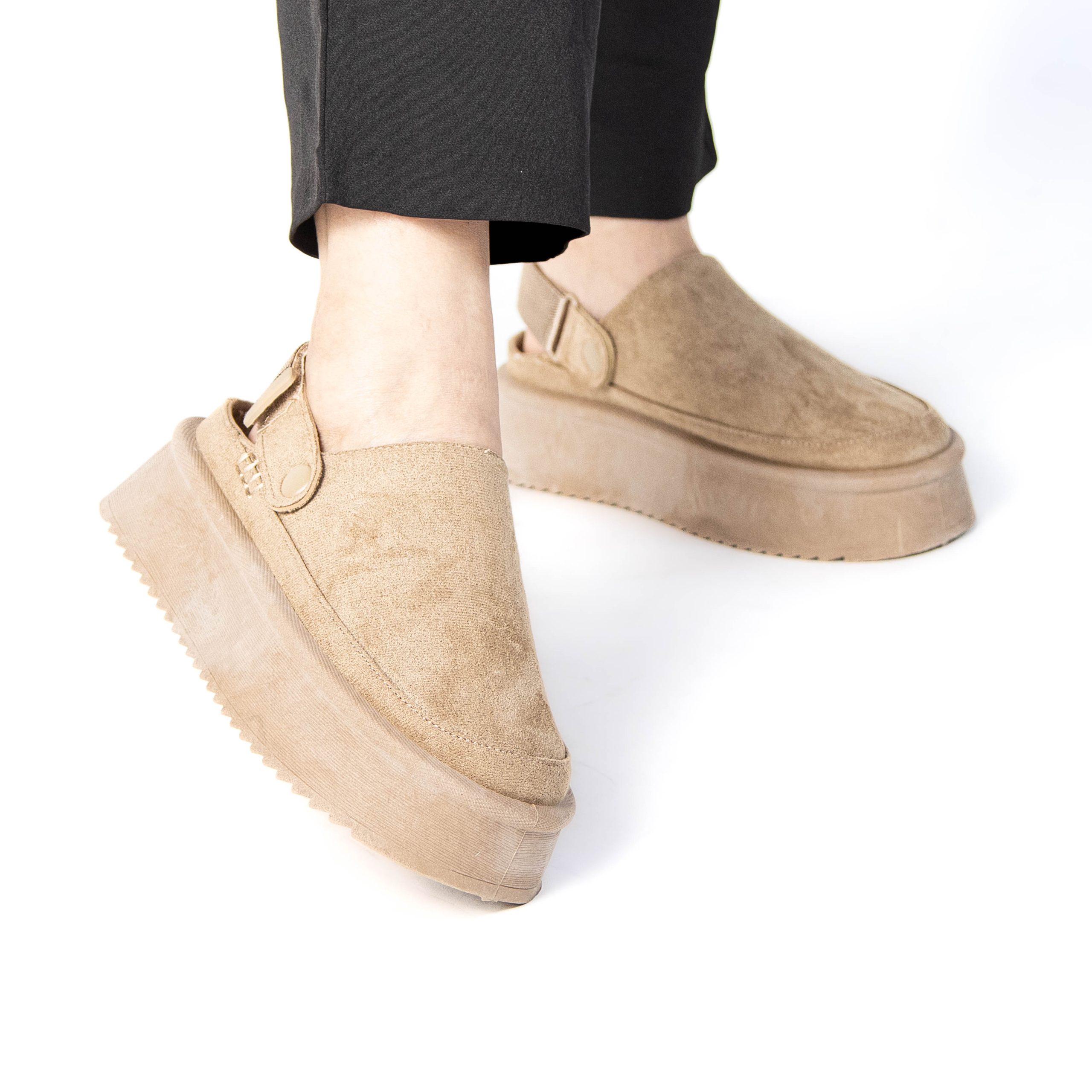 TE-17-FDKaki-38_4 Fleecy – Chaussons à plateforme en Kaki – Image 4