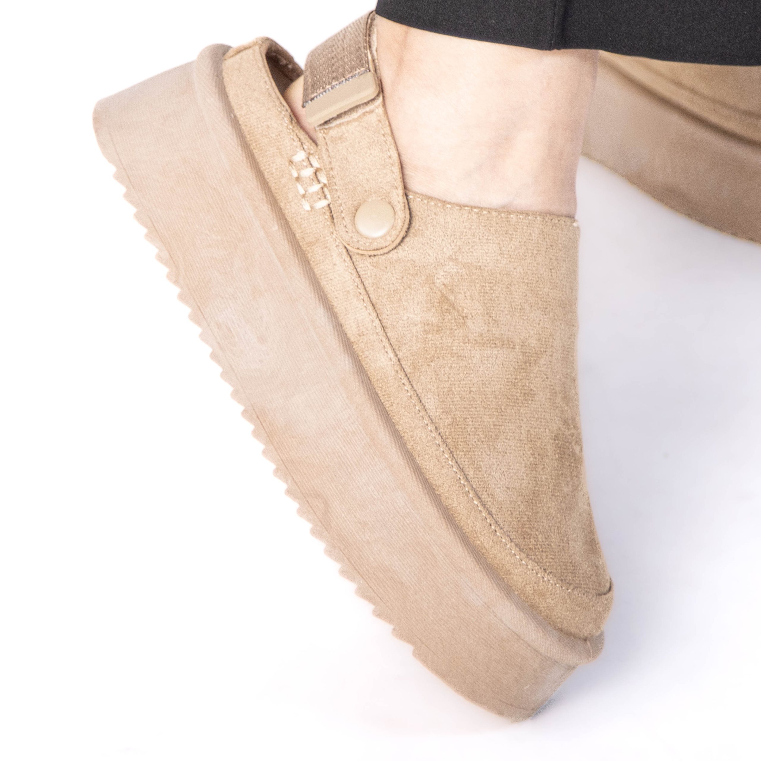 TE-17-FDKaki-38_6 Fleecy – Chaussons à plateforme en Kaki – Image 7