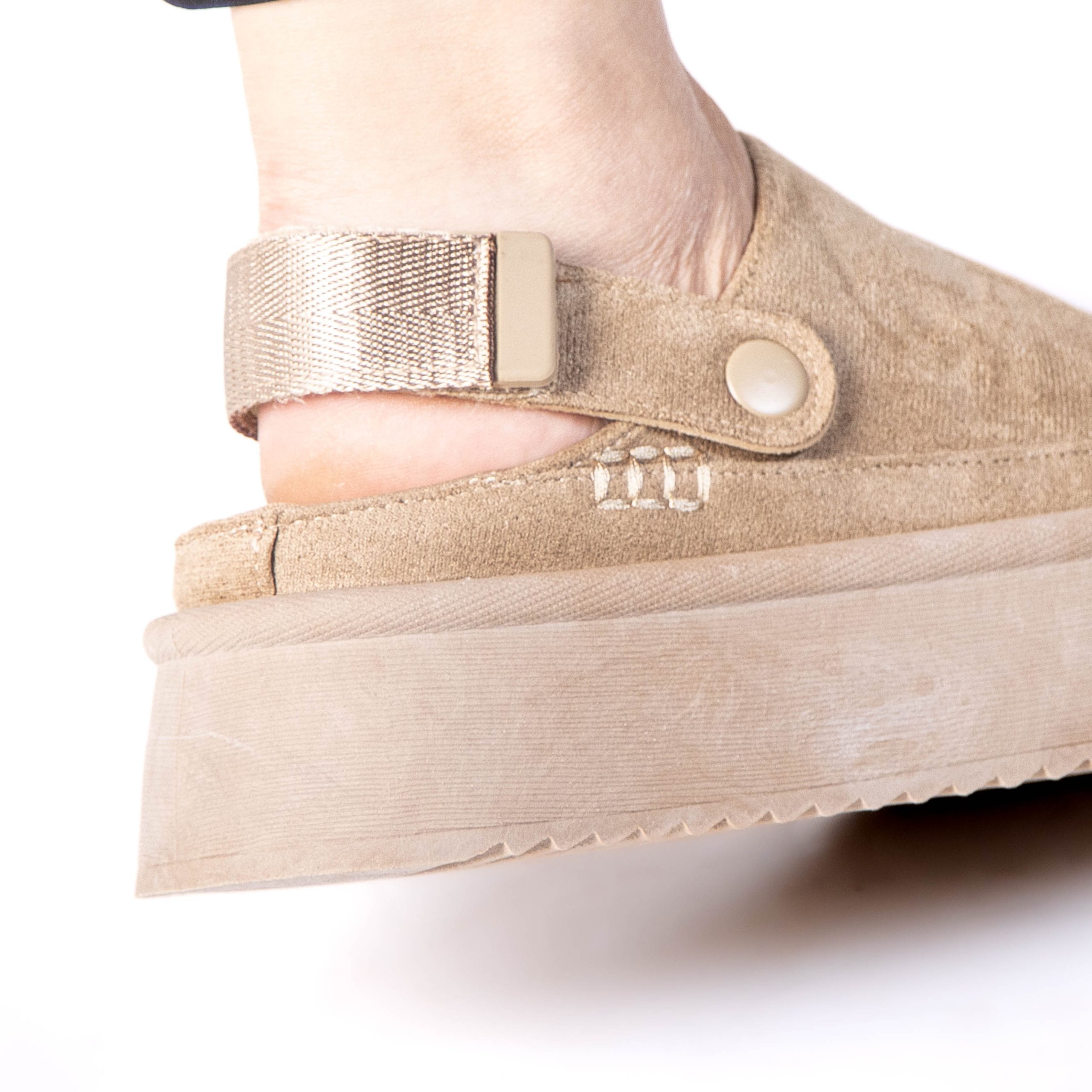 TE-17-FDKaki-38_7 Fleecy – Chaussons à plateforme en Kaki – Image 8