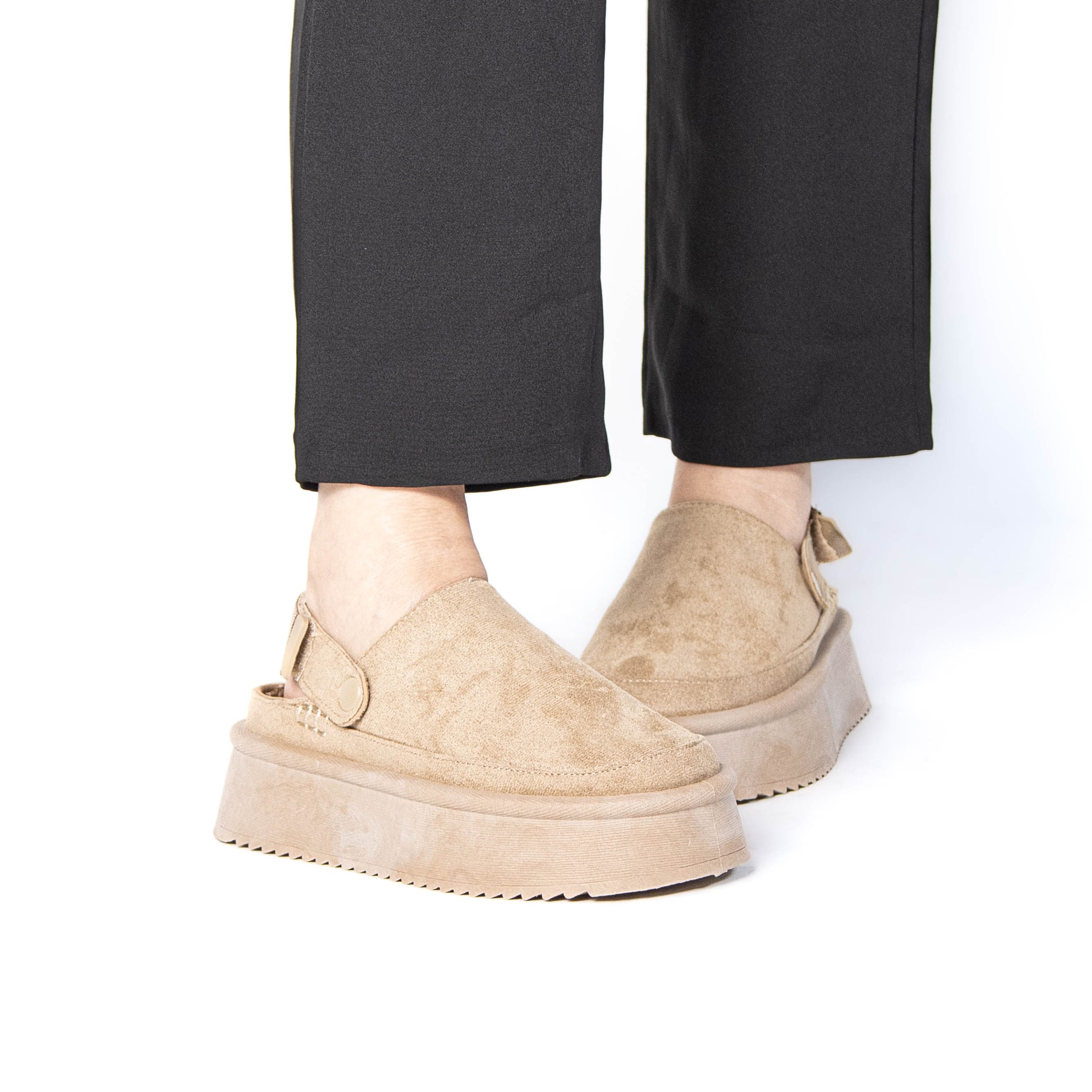 TE-17-FDKaki-38_8 Fleecy – Chaussons à plateforme en Kaki – Image 6