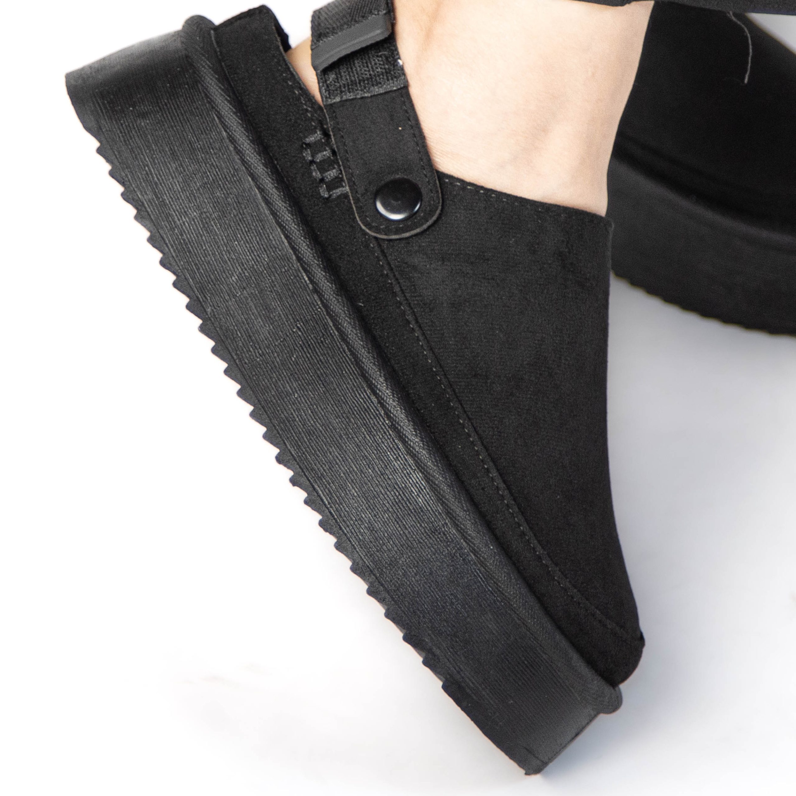 TE-17-FDNoir-38_6 Fleecy – Chaussons à plateforme en Noir – Image 8