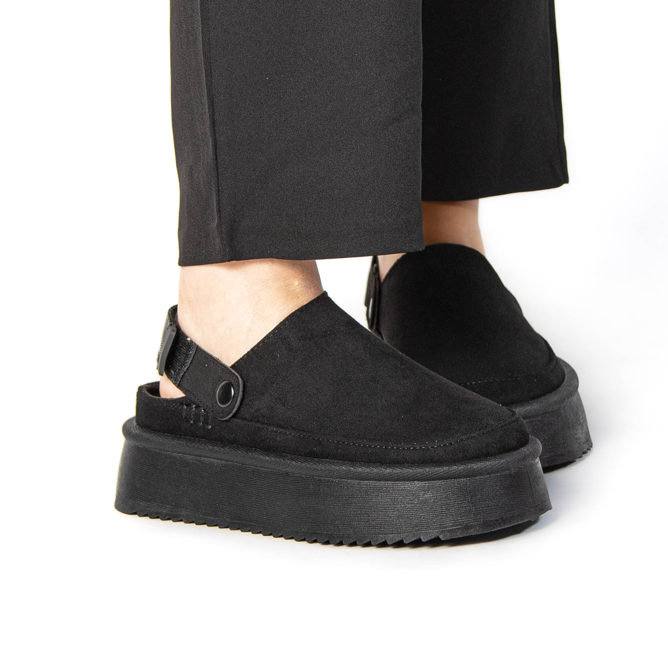 TE-17-FDNoir-38_8 Fleecy – Chaussons à plateforme en Noir – Image 6