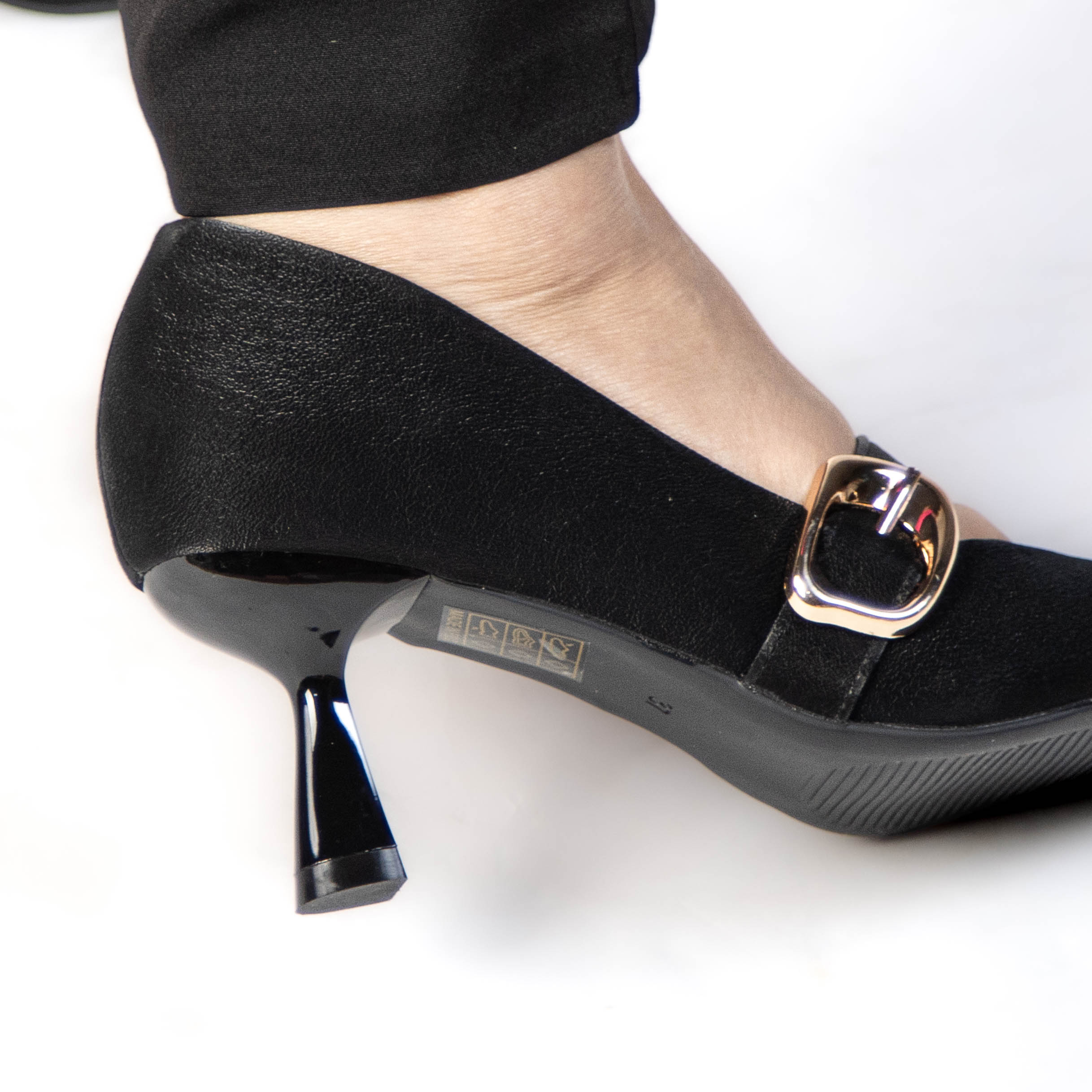 TE-31-MANoir-38_7 NEELA – Escarpins Femmes en Noir – Image 8