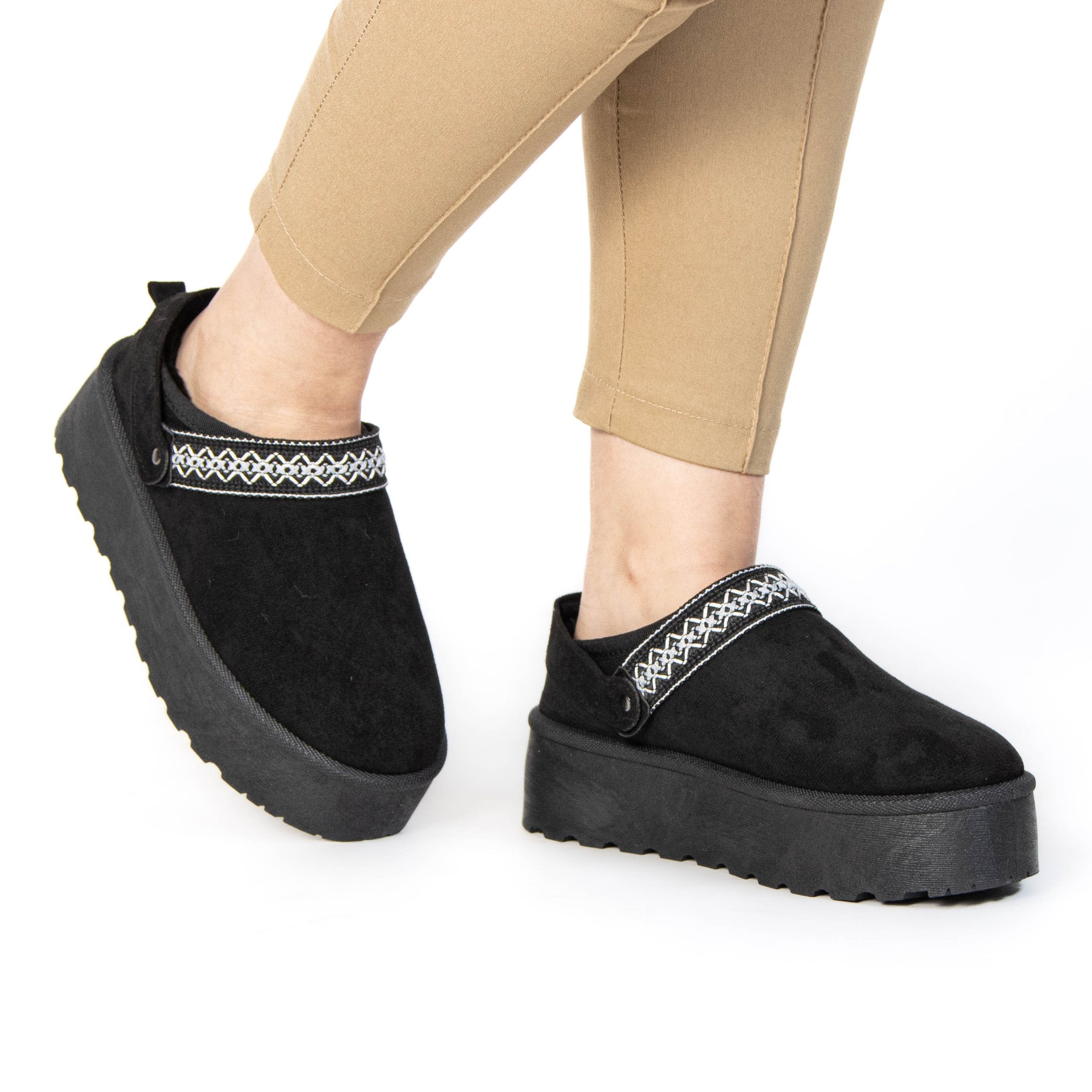 TE-361-FDNoir-38_3 Shaggy – Chaussons à plateforme en Noir – Image 4