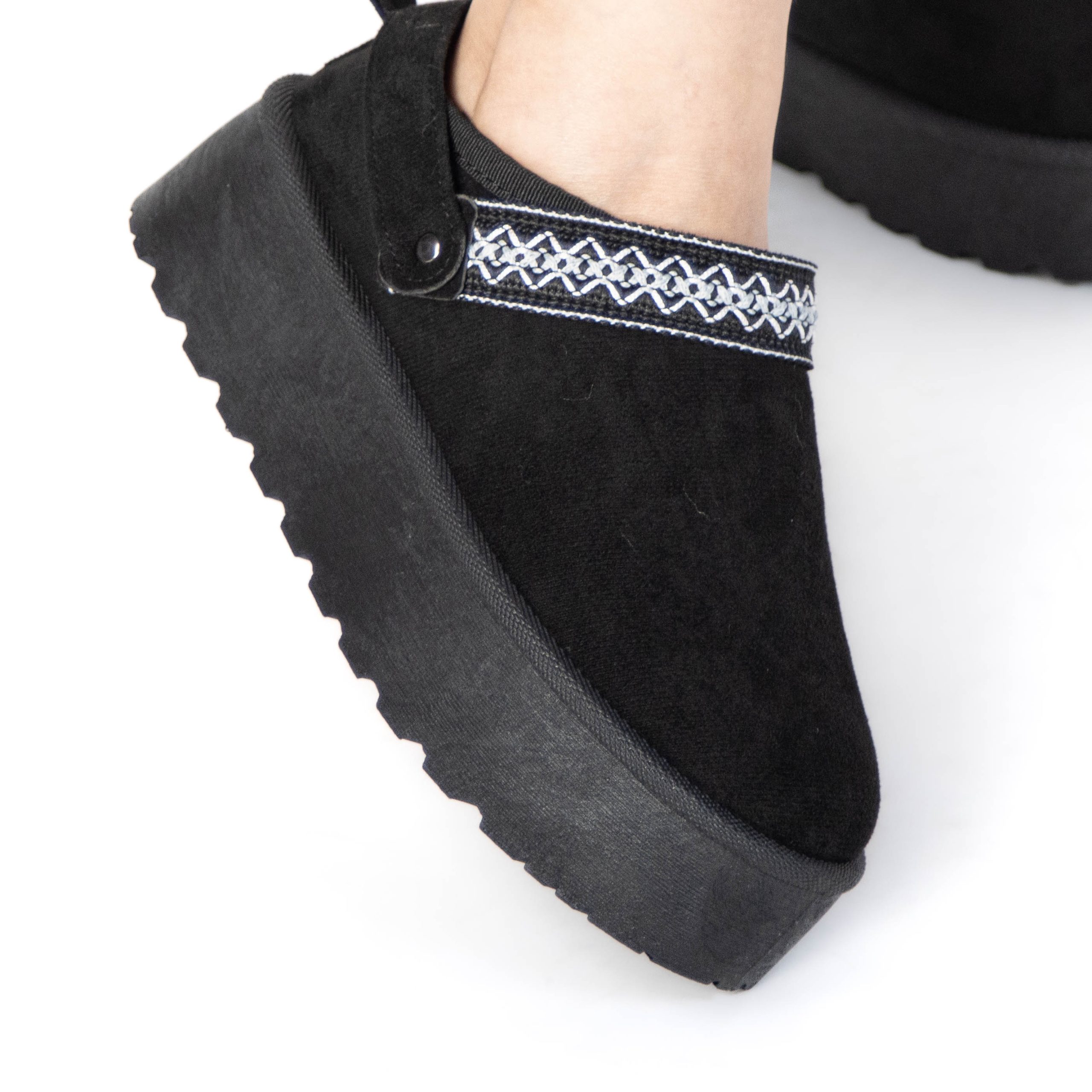 TE-361-FDNoir-38_6 Shaggy – Chaussons à plateforme en Noir – Image 3