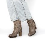Thaura - Bottines à talon en Kaki – Image 8
