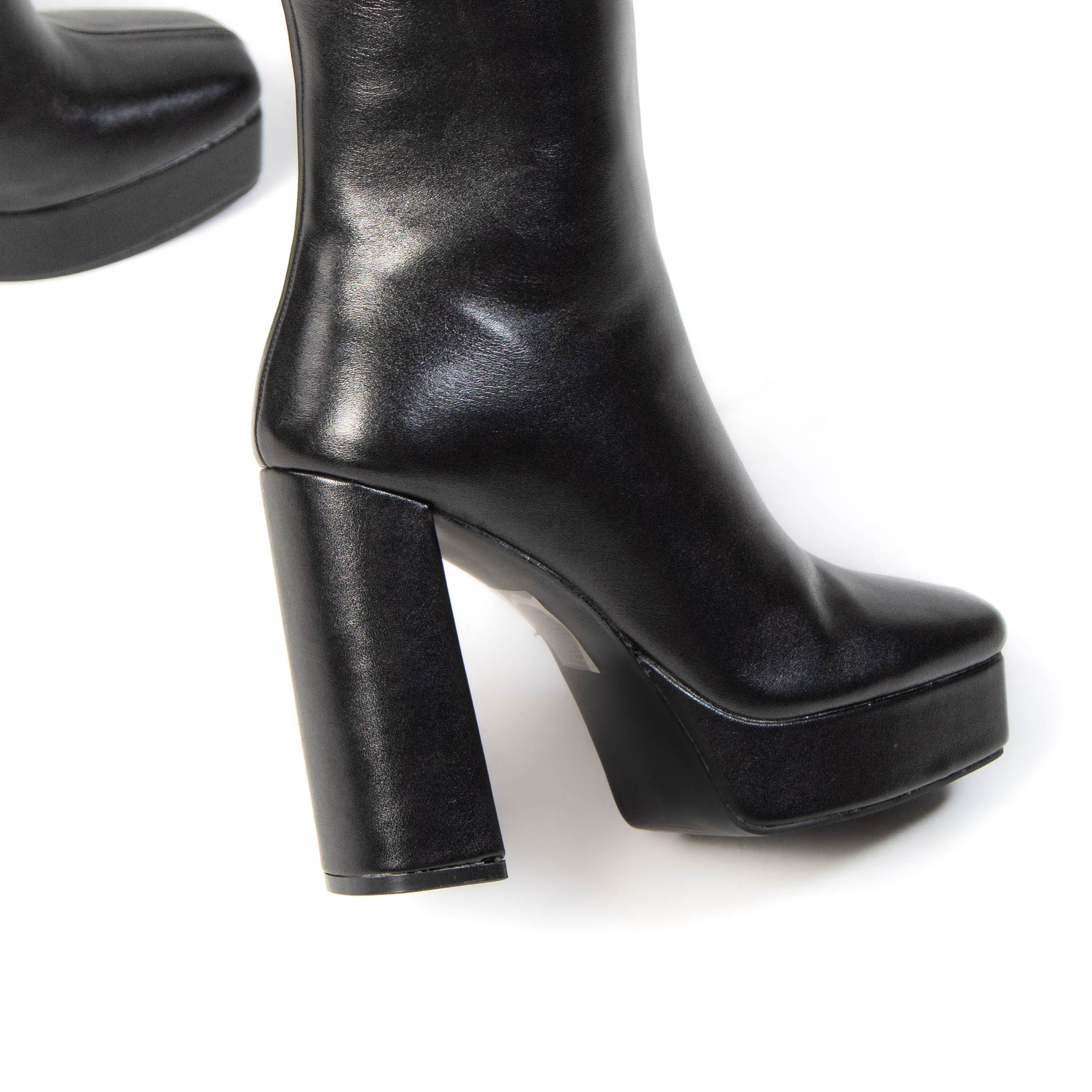 TE-7328-MANoir-38_7 Warby – Bottines à talon large en Noir – Image 6