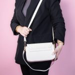 Cristal  – Sac à main en Beige – Image 2