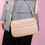 Cristal  – Sac à main en Kaki – Image 2