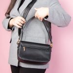 Opale  – Sac à main en Noir – Image 2