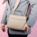 Zeste  – Sac à main en Taupe – Image 2