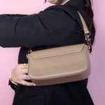 Roisin  – Sac à main en Taupe – Image 2