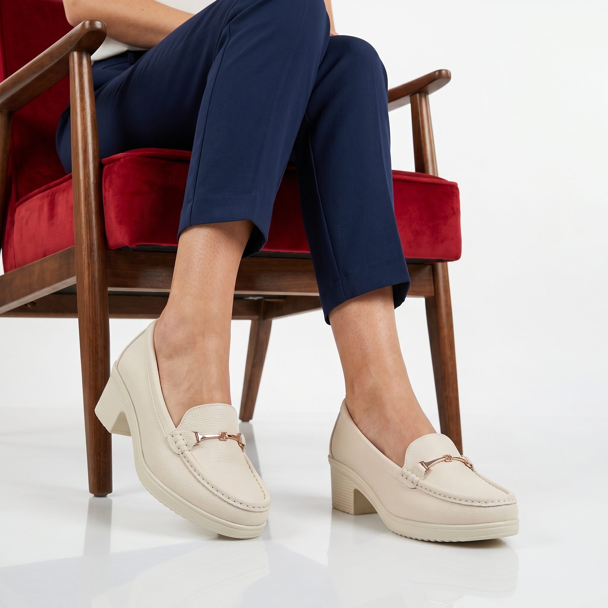 TE-044-MABeige-37_398 Ocre – Mocassins demi talon en Beige – Image 1