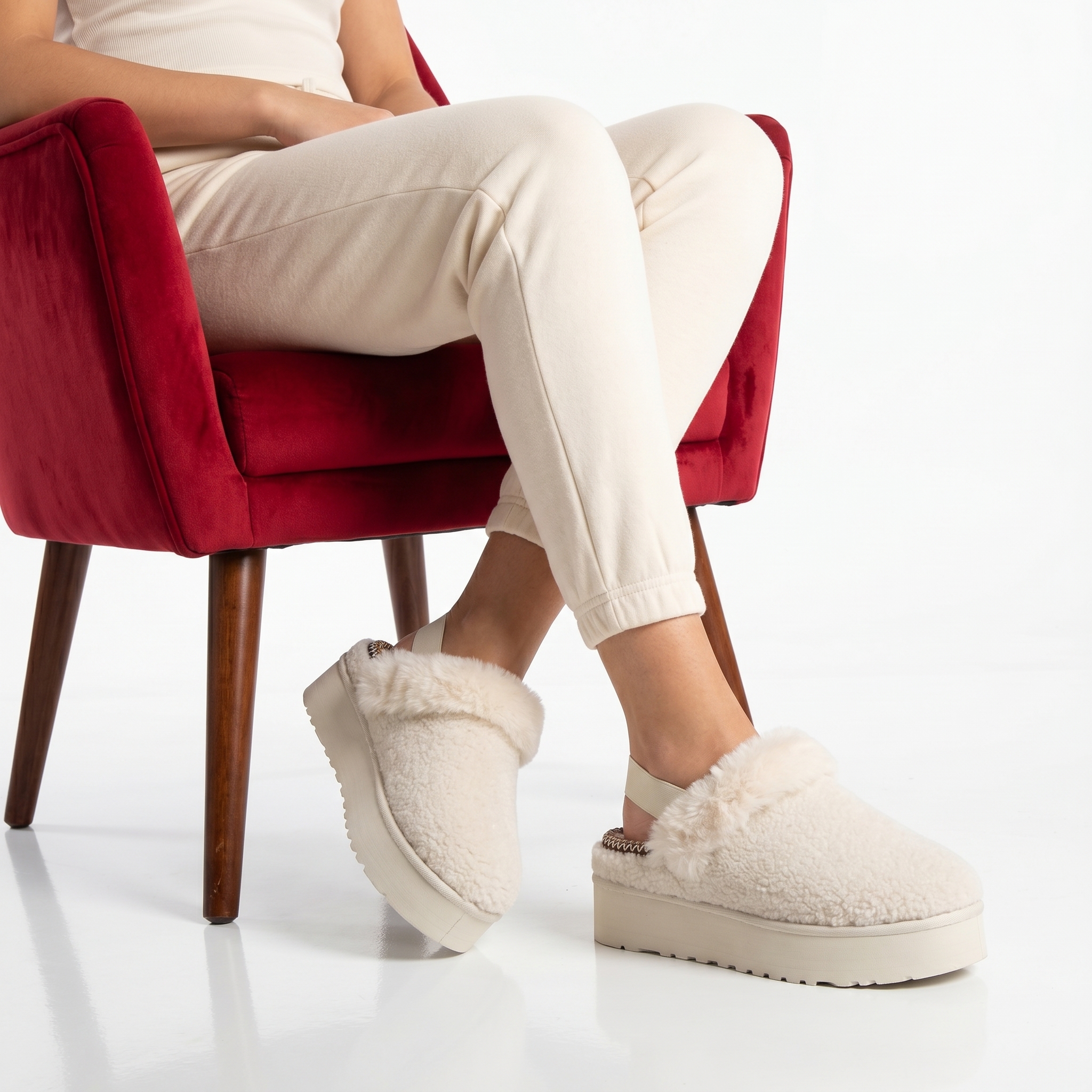 LM-121-FDBeige-38-1 Pantoufles femmes en Beige – Image 1