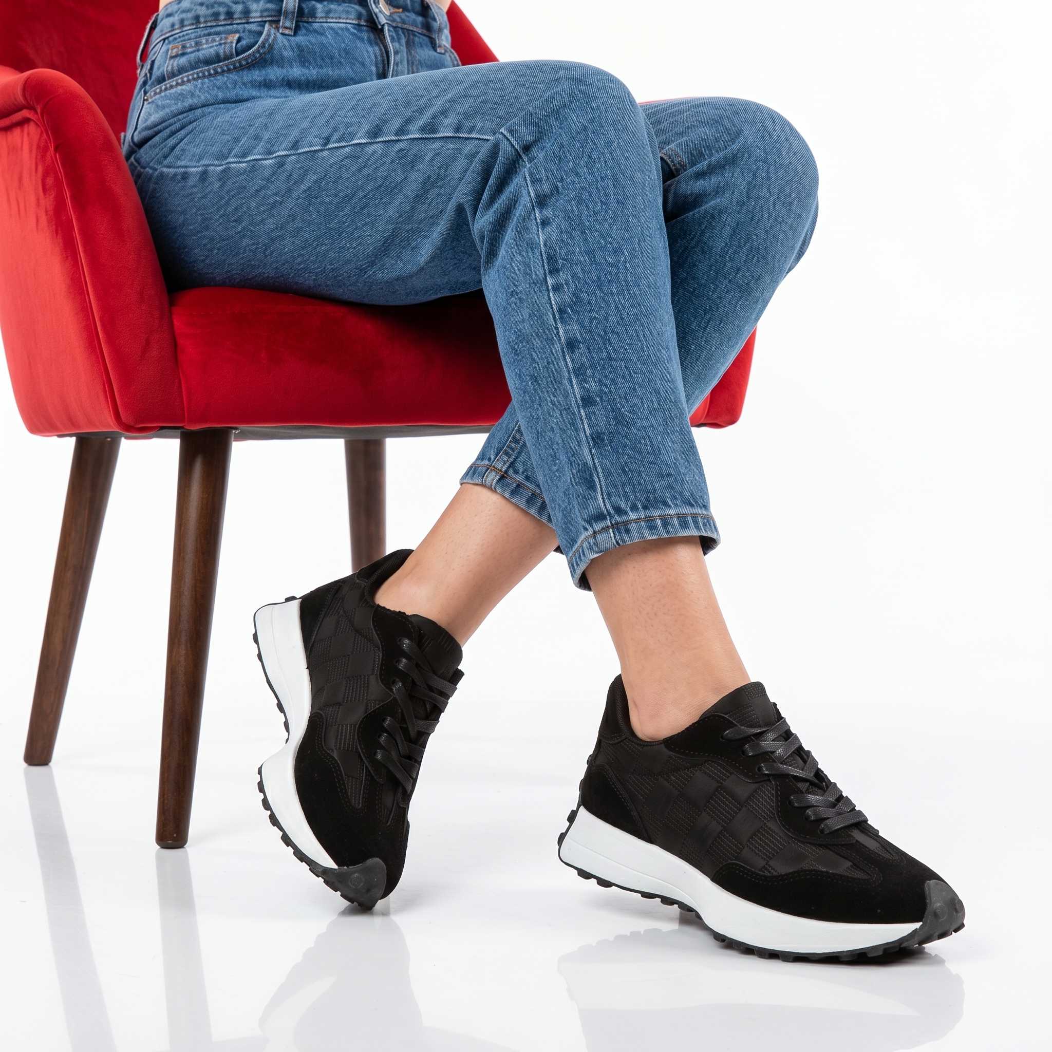 S19-203-TENoir-37_2 SONIA – Baskets Femmes en Noir – Image 1
