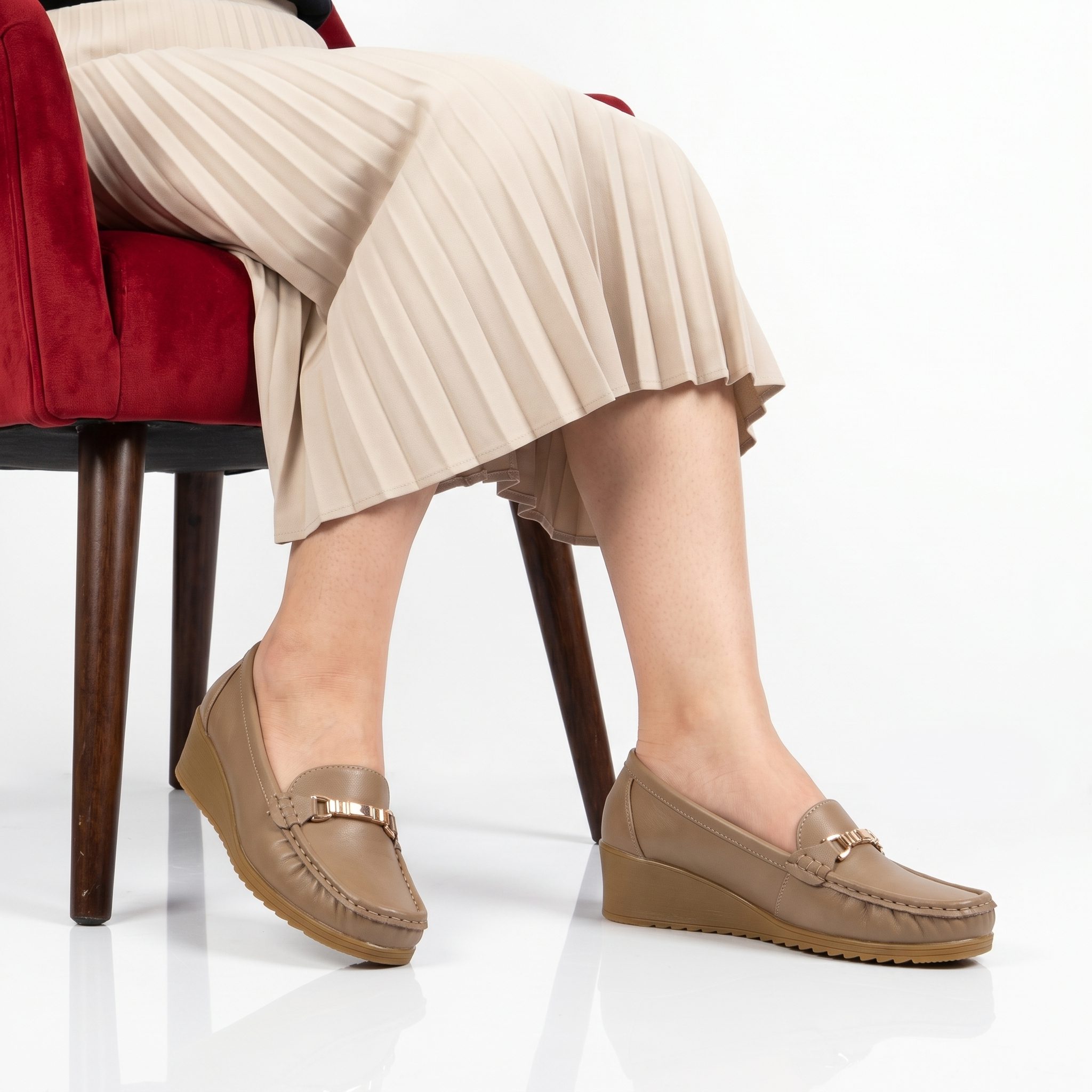S19-2277-MABeige-37_2 Seigneuresse – Mocasins Femmes en Beige – Image 1