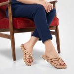 Woven - Sandales plates en Kaki – Image 3