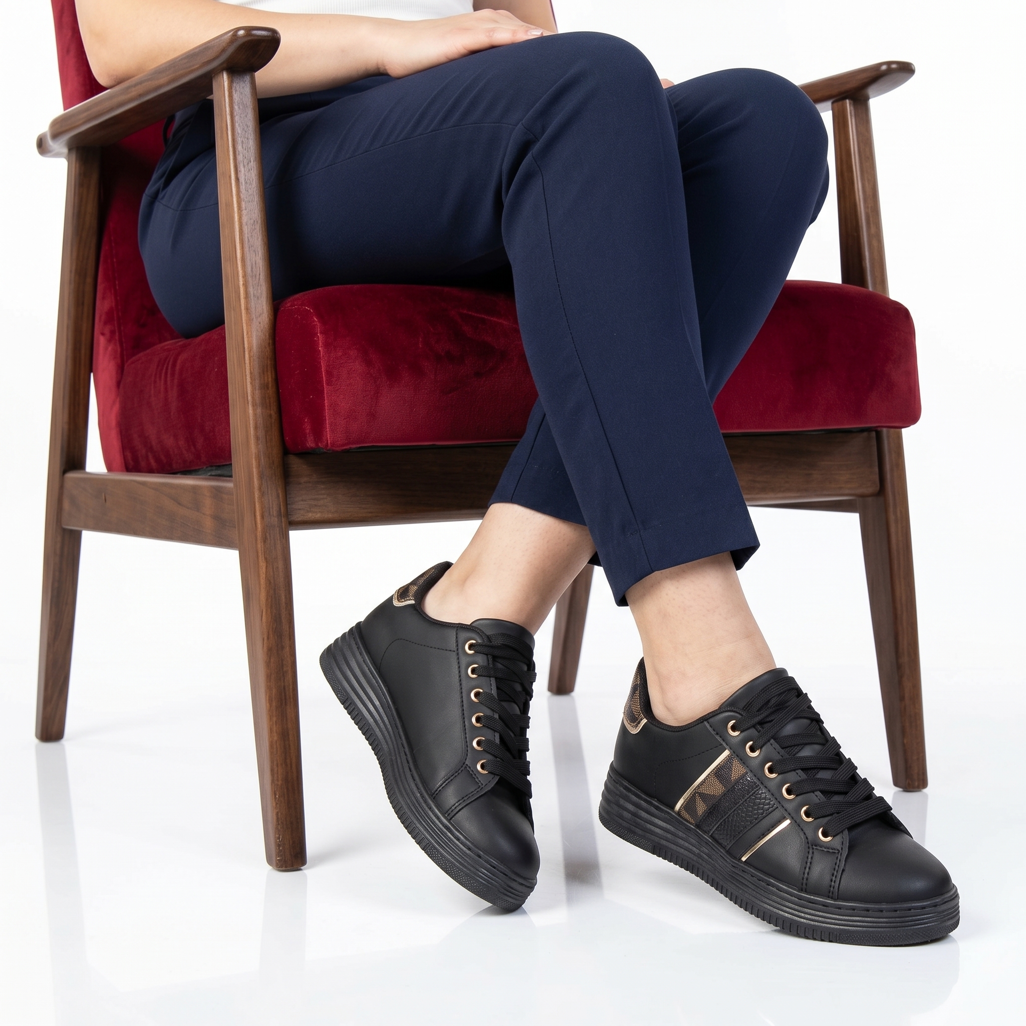 TE-27-MANoir-38_1 LILA – Baskets Femmes en Noir – Image 1