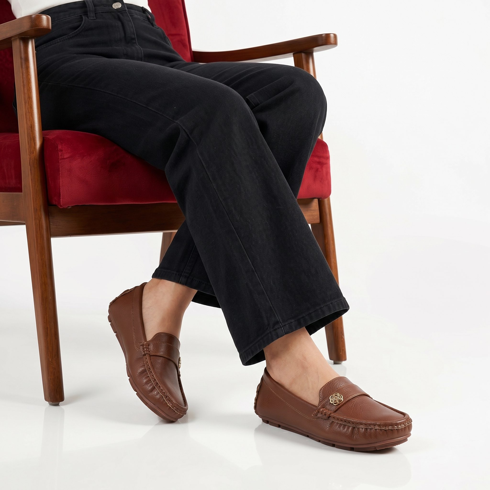 TT-1681-MACoffee-38-3 Flower – Mocassins Femmes en Coffee – Image 1
